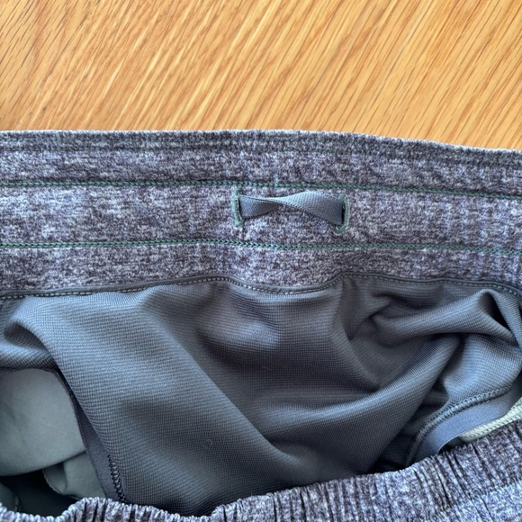 Lululemon Hotty Hot Short 2.5” Size 10 athletic Gym Heather Lux Multi black - Picture 9 of 11